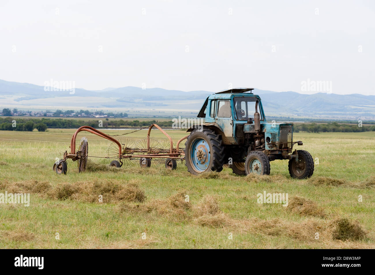 Hay toss hires stock photography and images Alamy