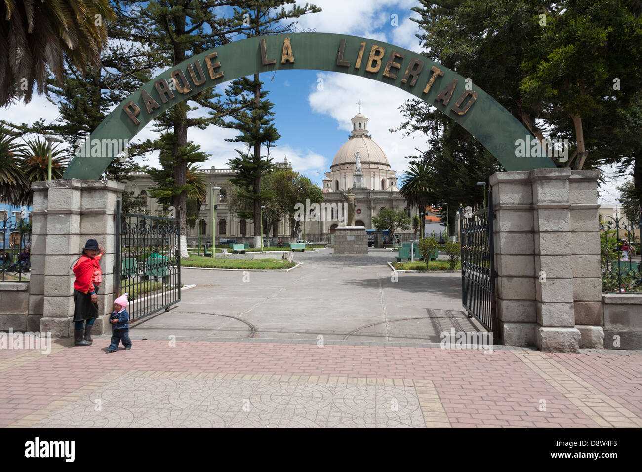 La Basilica, Parque la Libertad, Riobamba, Ecuador Stock Photo