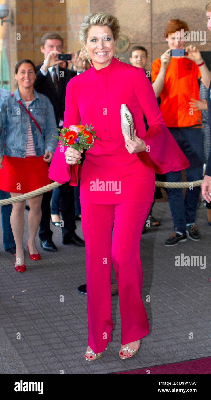 Baden-Wuerttemberg, Germany. 4th June 2013. Queen Maxima of the Netherlands on the 2nd day in Stutgart, Germany. At the Mercedes Benz Museum 04-06-2013 Photo: Albert Nieboer-RPE / NETHETRLANDS OUT/dpa/Alamy Live News Stock Photo