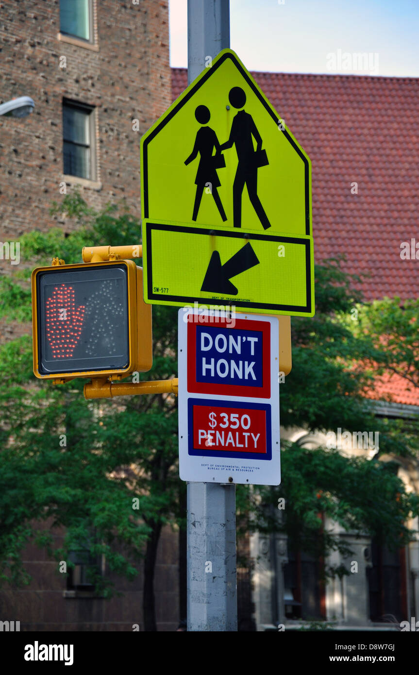 'Don't Honk' warning sign in New York City, USA Stock Photo