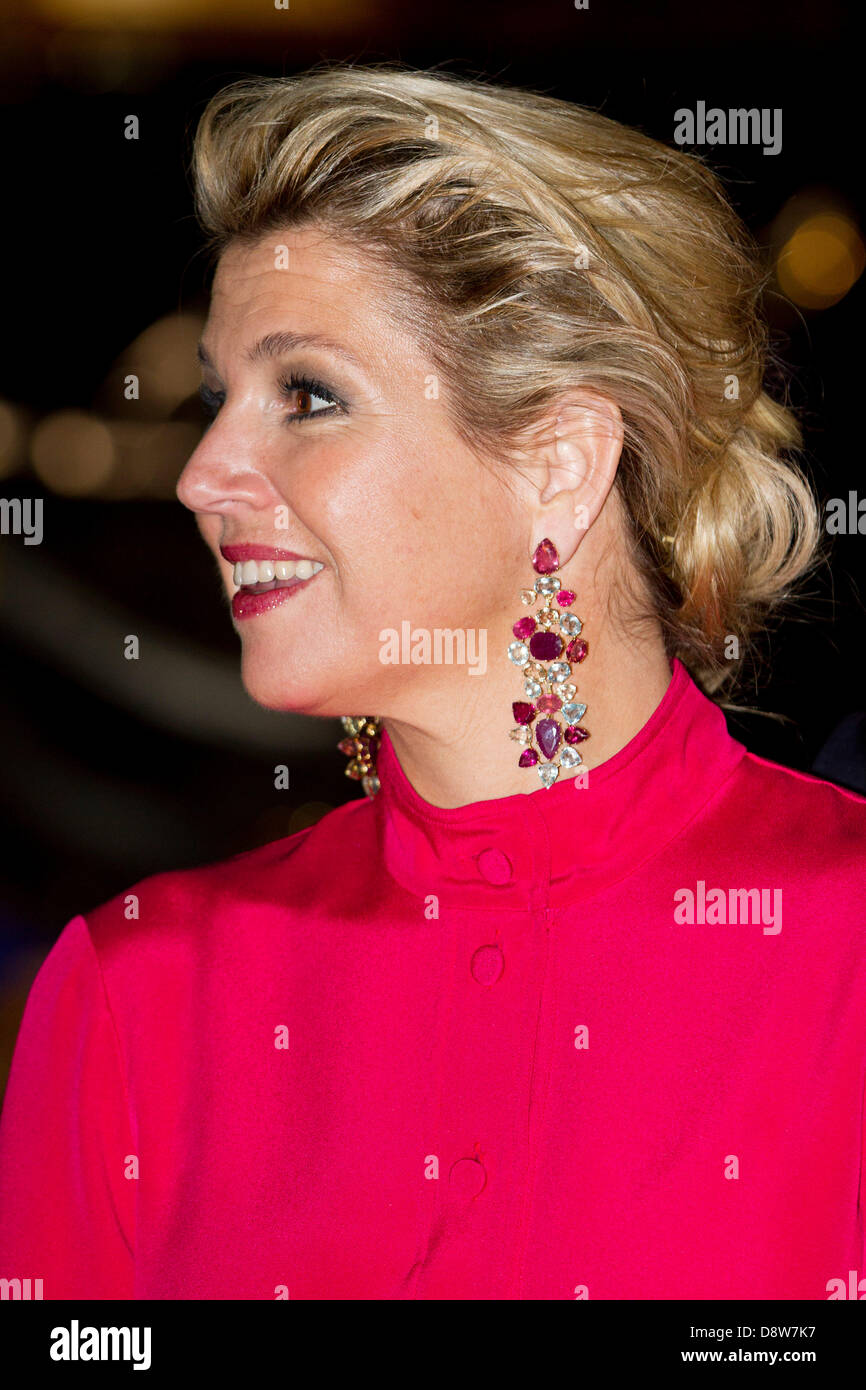 Baden-Wuerttemberg, Germany. 4th June 2013. Queen Maxima of the Netherlands on the 2nd day in Stutgart, Germany. At the Mercedes Benz Museum 04-06-2013 Photo: Albert Nieboer-RPE / NETHETRLANDS OUT/dpa/Alamy Live News Stock Photo