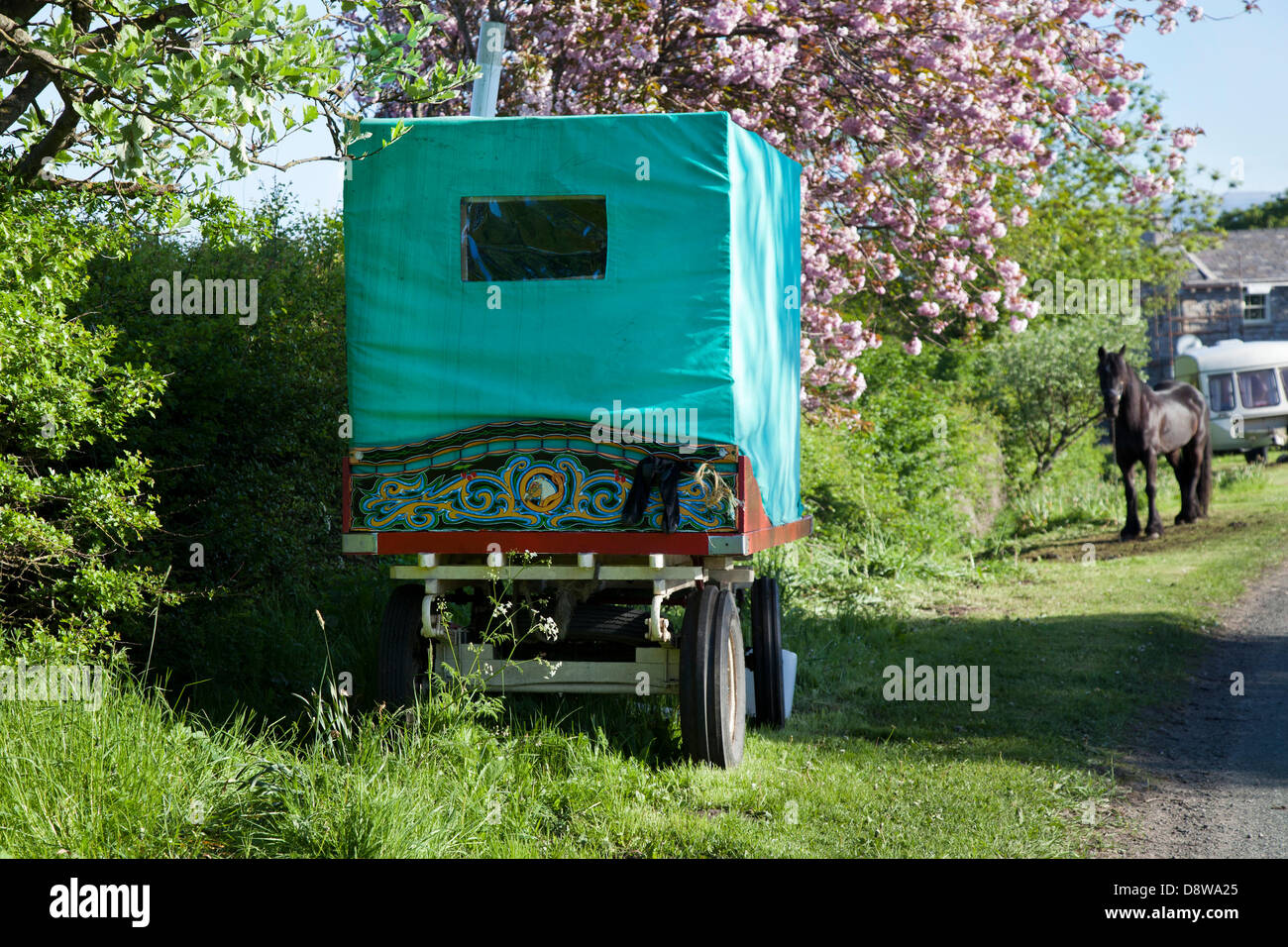 Travelling community gypsy caravan accommodation parked in Kirkby Stephen, UK. June, 2013. Accommodation wagon at the roadside, an overnight halt for Roma travellers en-route to the Appleby Horse Fair in Cumbria.  The Fair is an annual gathering of Gypsies and Travellers which takes place on the first week in June, and has taken place since the reign of James II, who granted a Royal charter in 1685 allowing a horse fair 'near to the River Eden'. Stock Photo