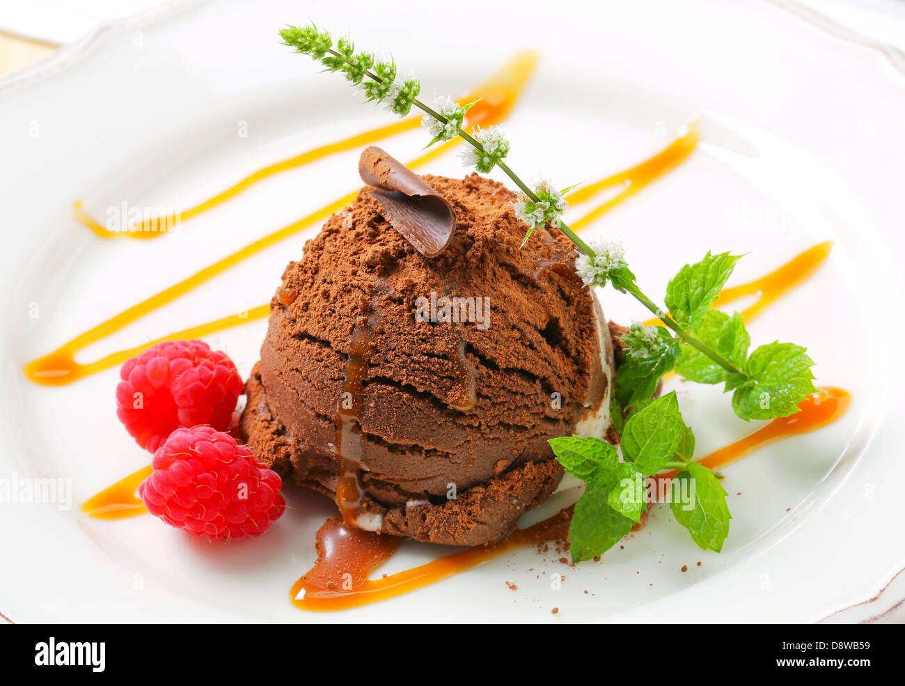 Scoop vanilla ice cream hi-res stock photography and images - Alamy