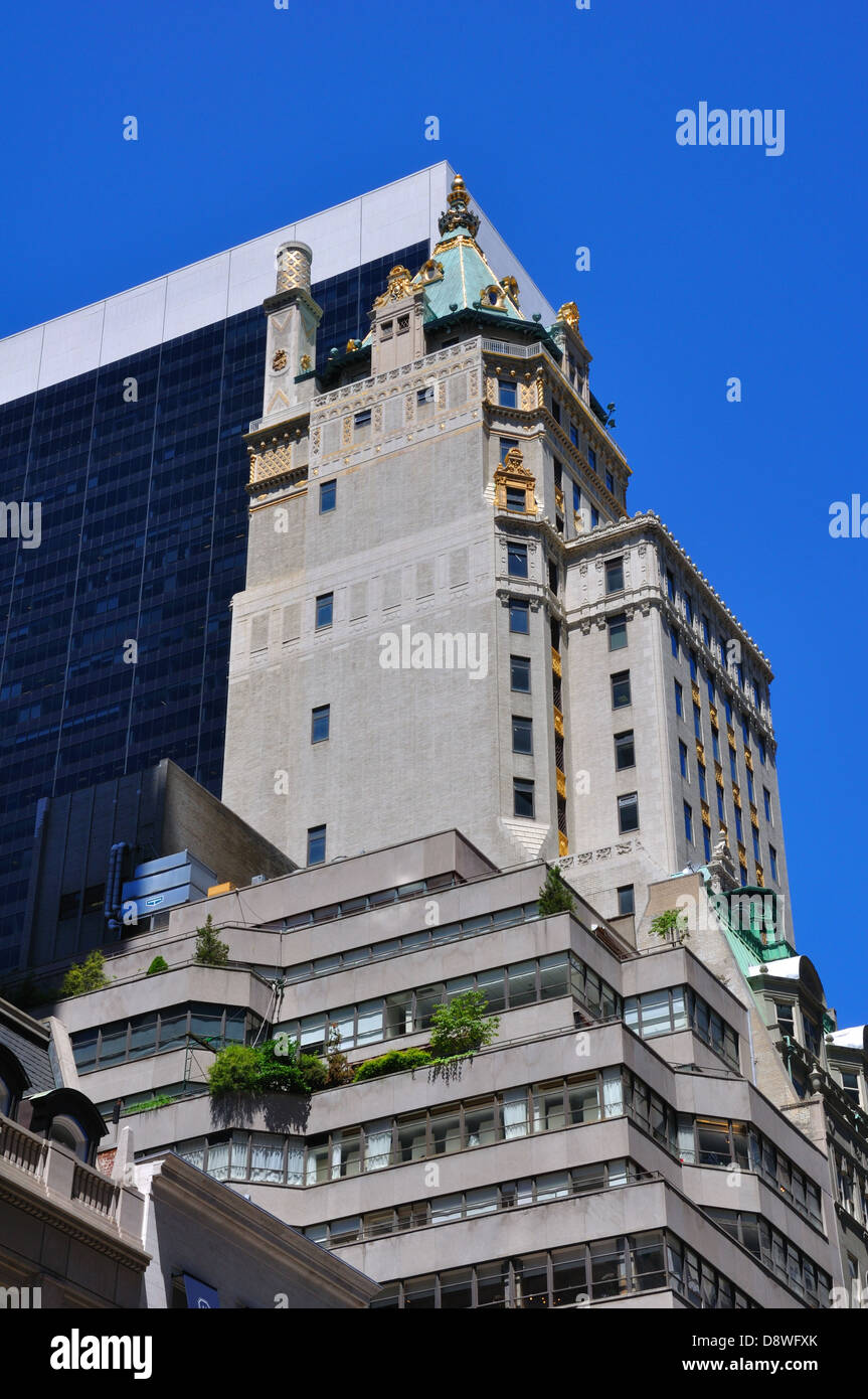 Luxury apartment building new york hi-res stock photography and images ...