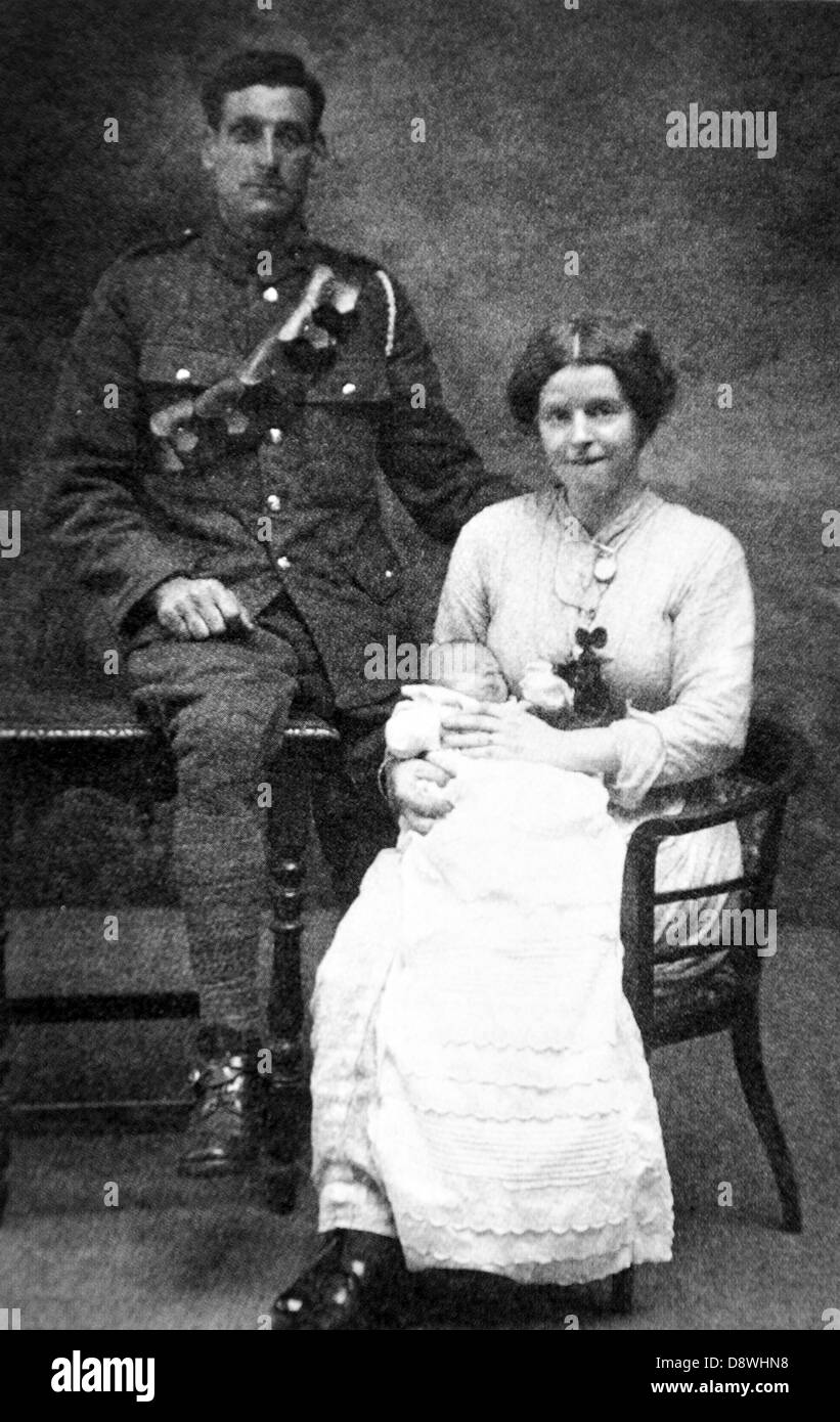 Family photograph of a First World War soldier and his family Stock Photo