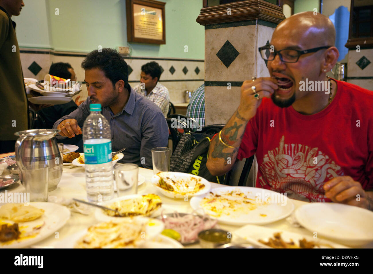 Customers eating at Karims Restaurant, Old Delhi Stock Photo