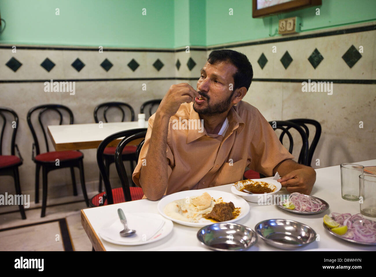 Customers eating at Karims Restaurant, Old Delhi Stock Photo