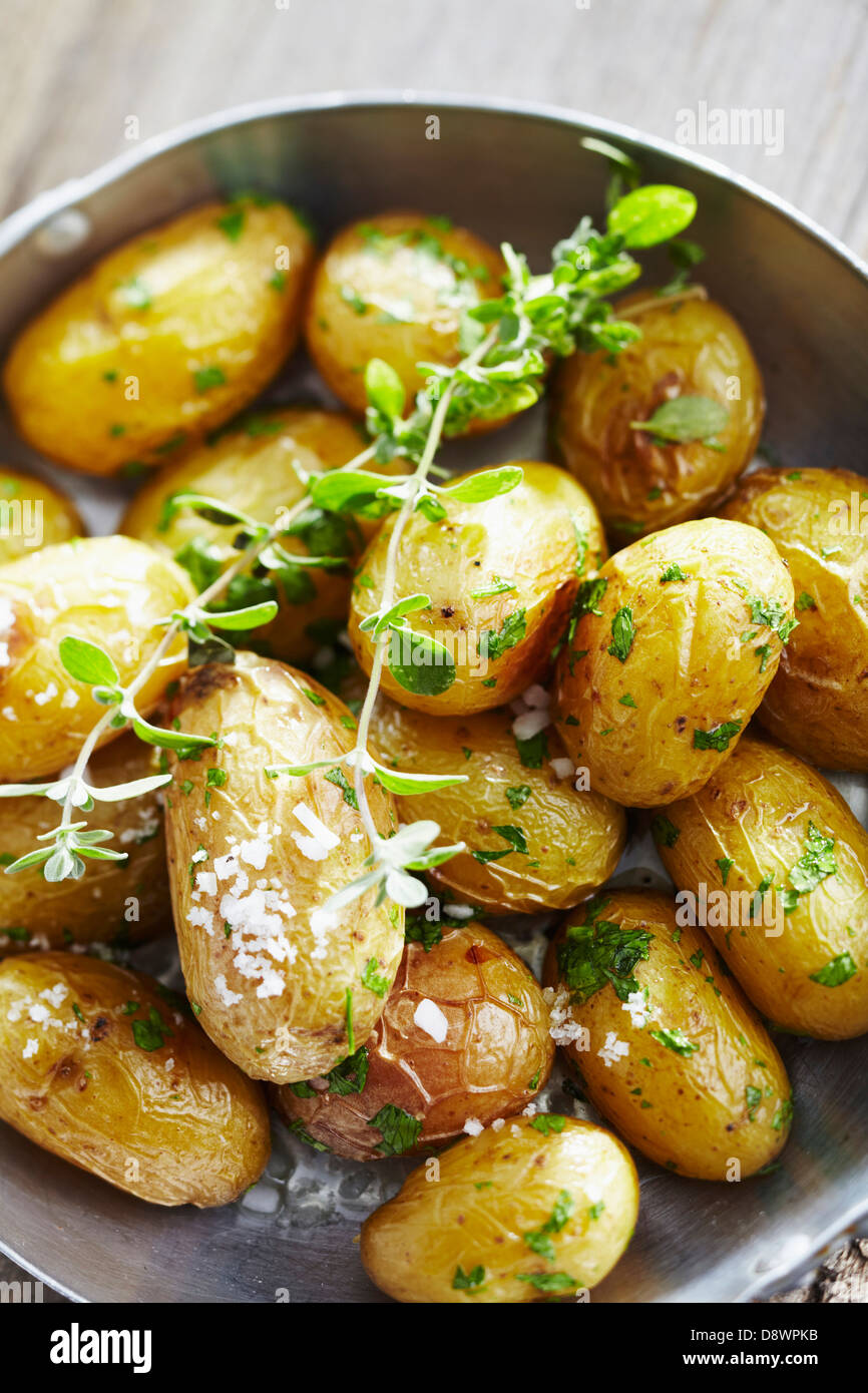 Sauteed Grenaille potatoes with coarse salt Stock Photo - Alamy