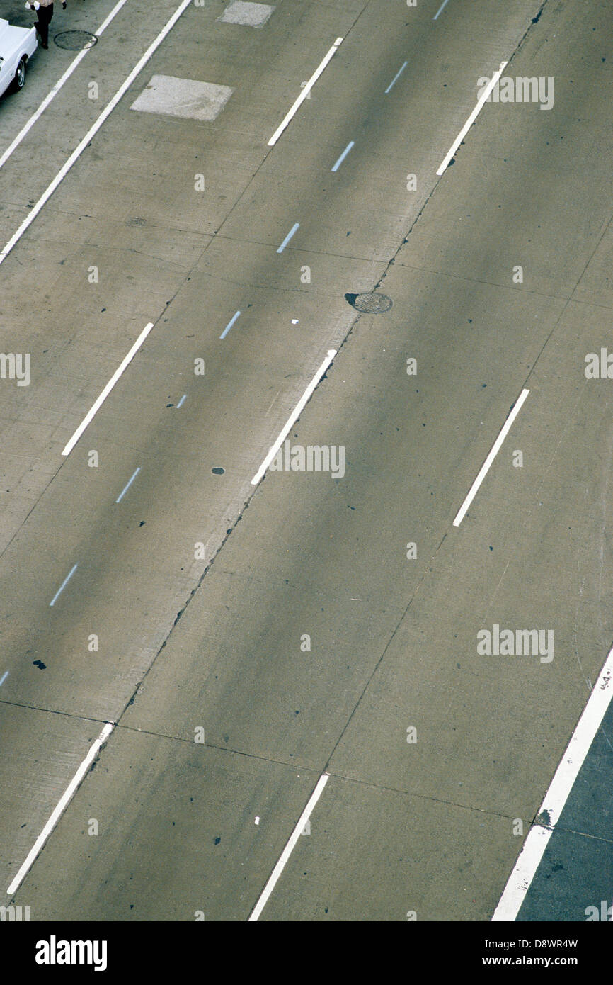 Empty street image hi-res stock photography and images - Alamy