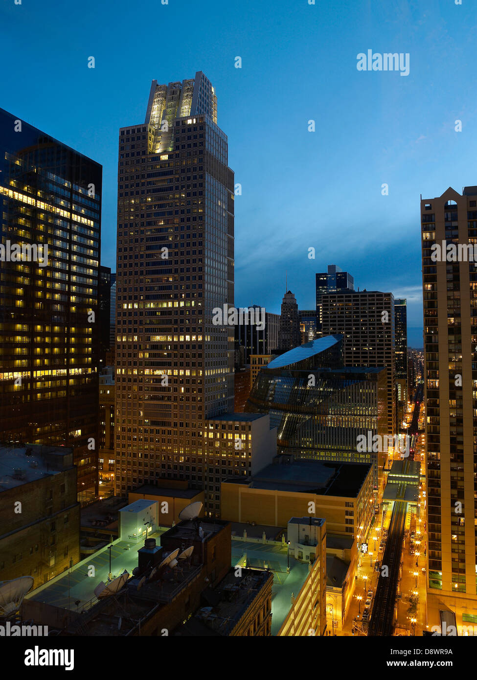 Chicago at night hi-res stock photography and images - Alamy