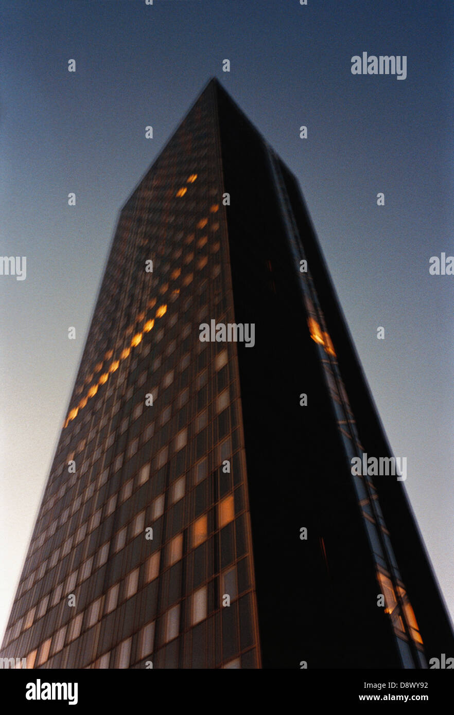 Building facade highrise exterior hi-res stock photography and images ...