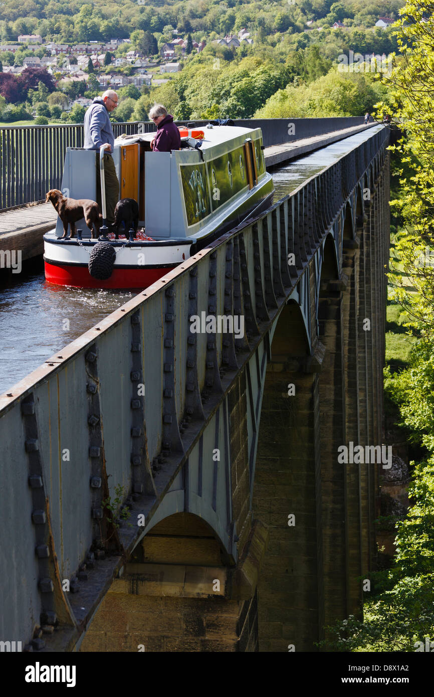Narrowboat crossing Pontcysyllte Aqueduct over the Dee Valley, Llangollen Canal, Denbighshire, Wales Stock Photo