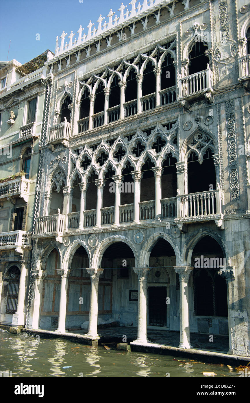 Palace facade hi-res stock photography and images - Alamy