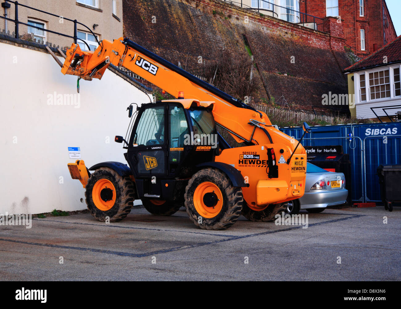 Jcb orange hi-res stock photography and images - Alamy