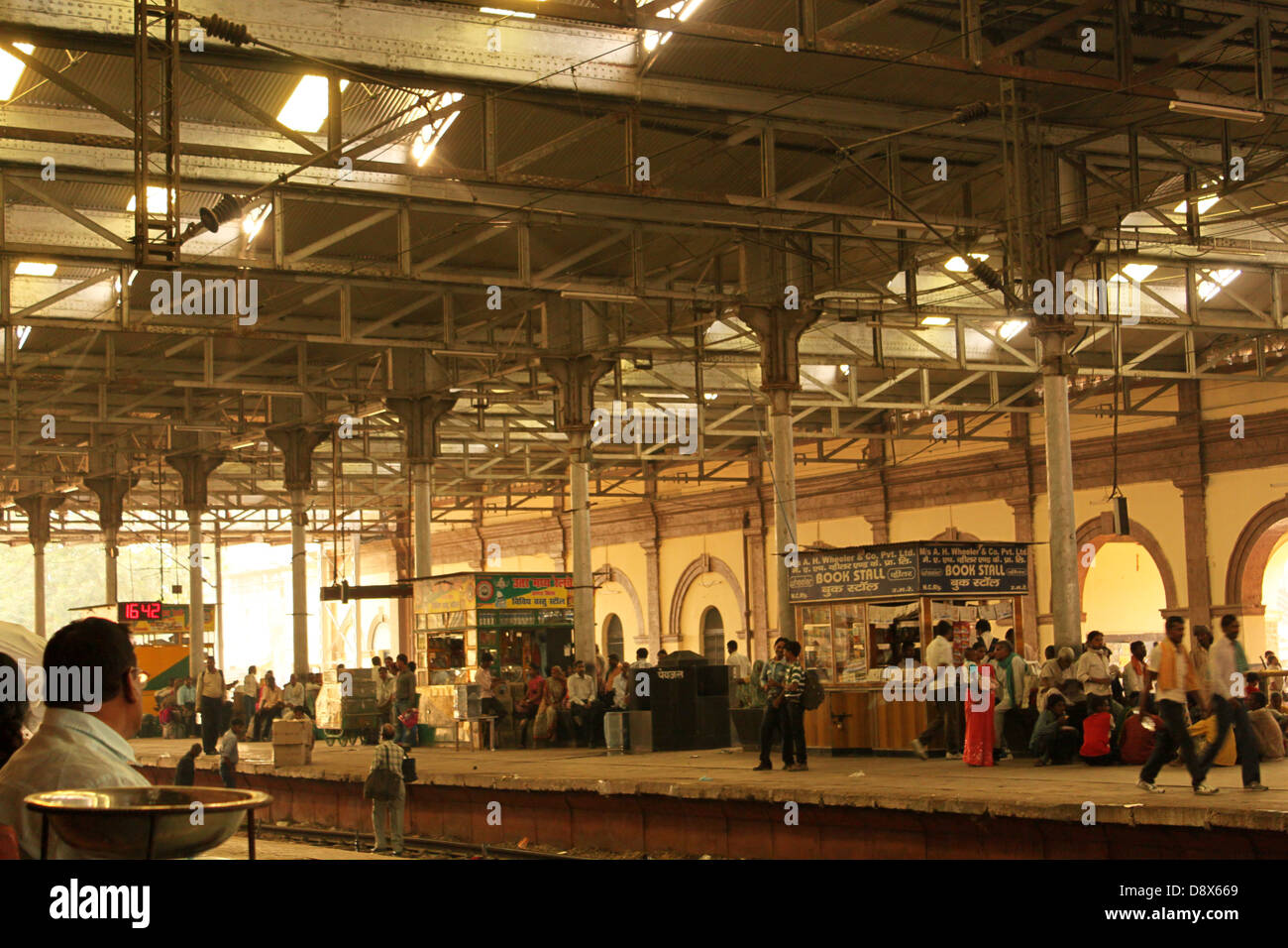 Agra fort railway station hi-res stock photography and images - Alamy