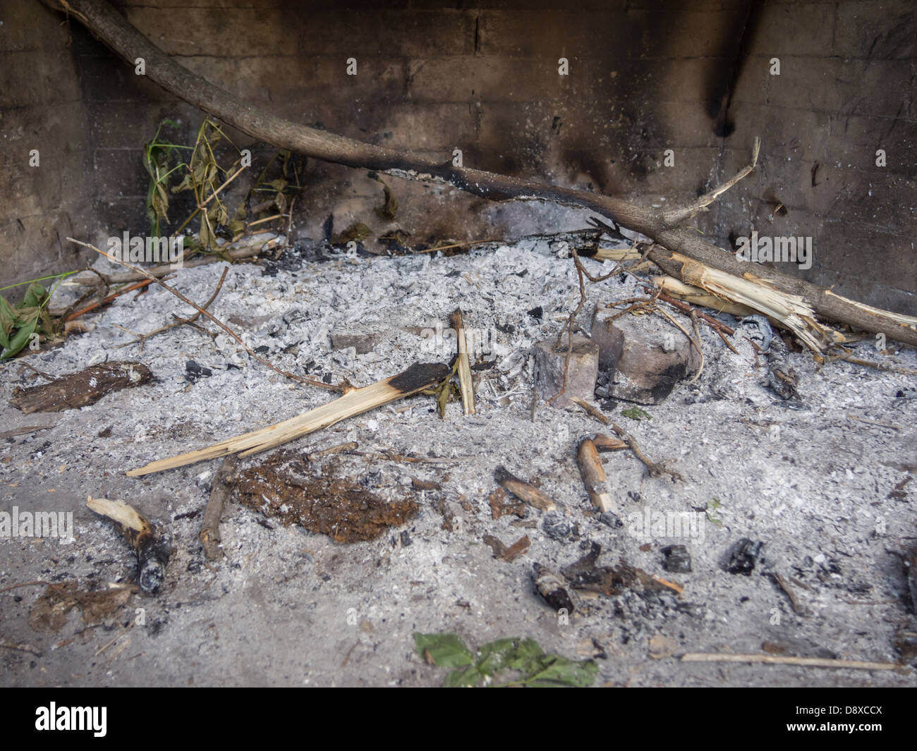ash in fire pit Stock Photo Alamy
