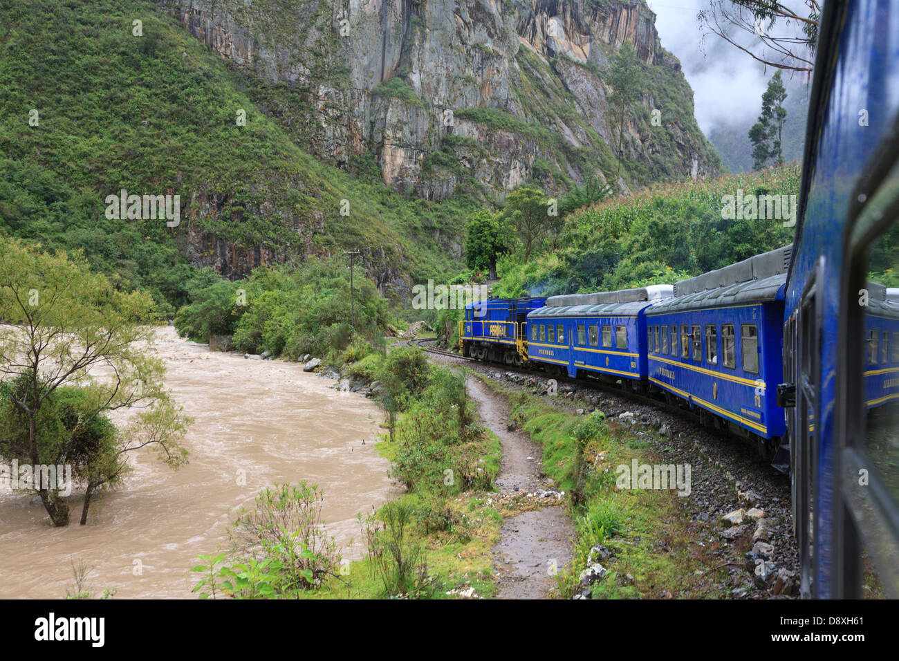 Train ride along Rio Vilcanota, PeruRail, Train from Ollantaytambo to ...