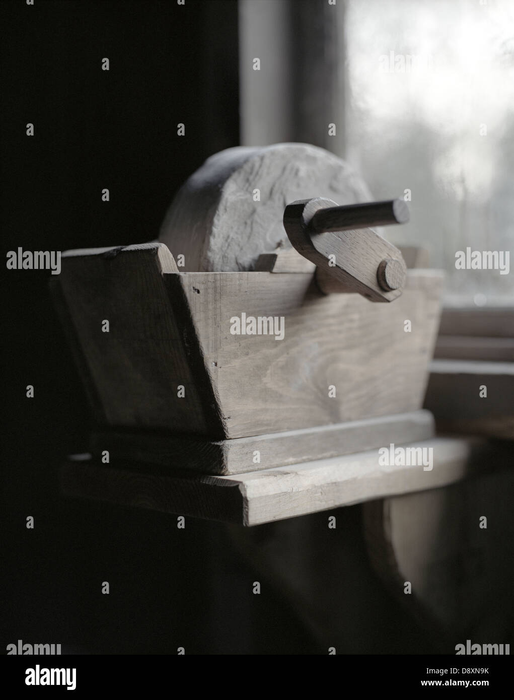 Put an edge on a knife Stock Photo Alamy