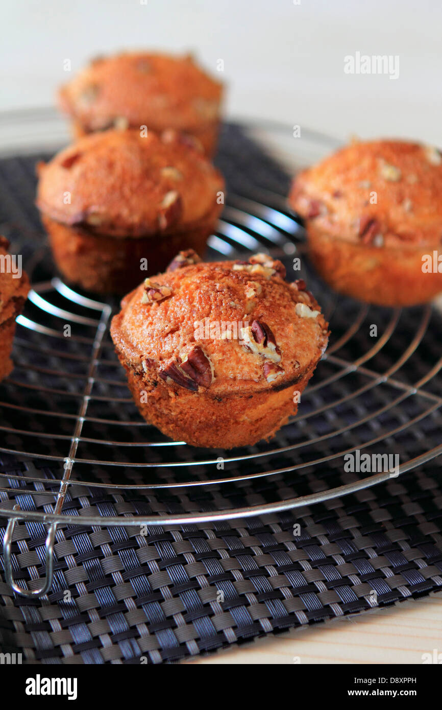 Walnut and pecan cake hires stock photography and images Alamy