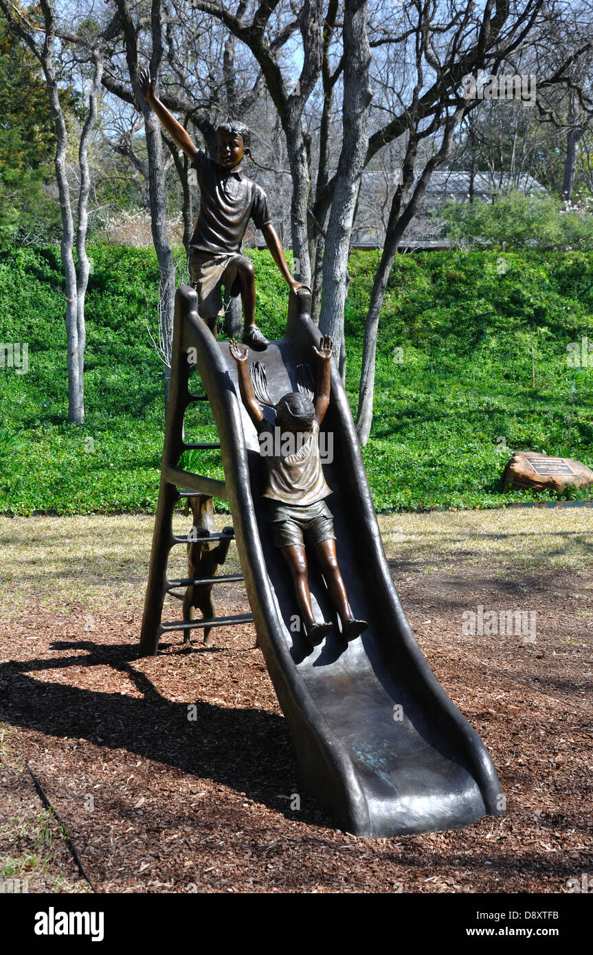 "Grace Eternal" sculpture by Robert Hogan in Highland Park, Dallas