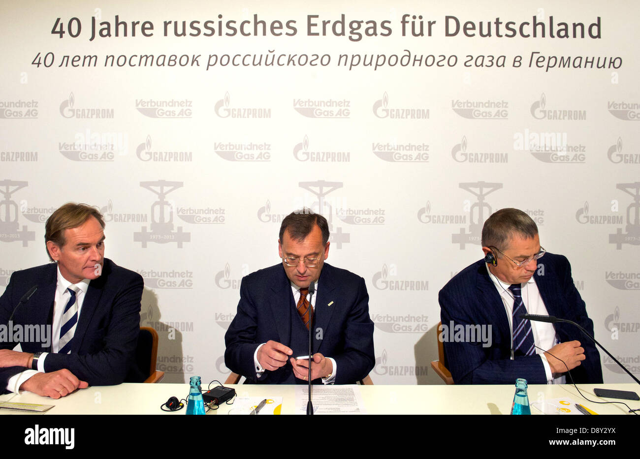 The deputy board chairman of Russian Gazprom Alexander Medvedev (R), the board chairman of German natural gas supplier Verbundnetz Gas AG (VNG),Karsten Heuchert (C) and Leipzig's mayor  Burkhard Jung (L, SPD) sit next to each other  during a press conference for a celebratory reception in the town hall of Leipzig, Germany, 6 June 2013. Both companies celebrated 40 years of cooperation delivering Russian natural gas to Germany and formerly to East Germany. Photo: Peter Endig Stock Photo