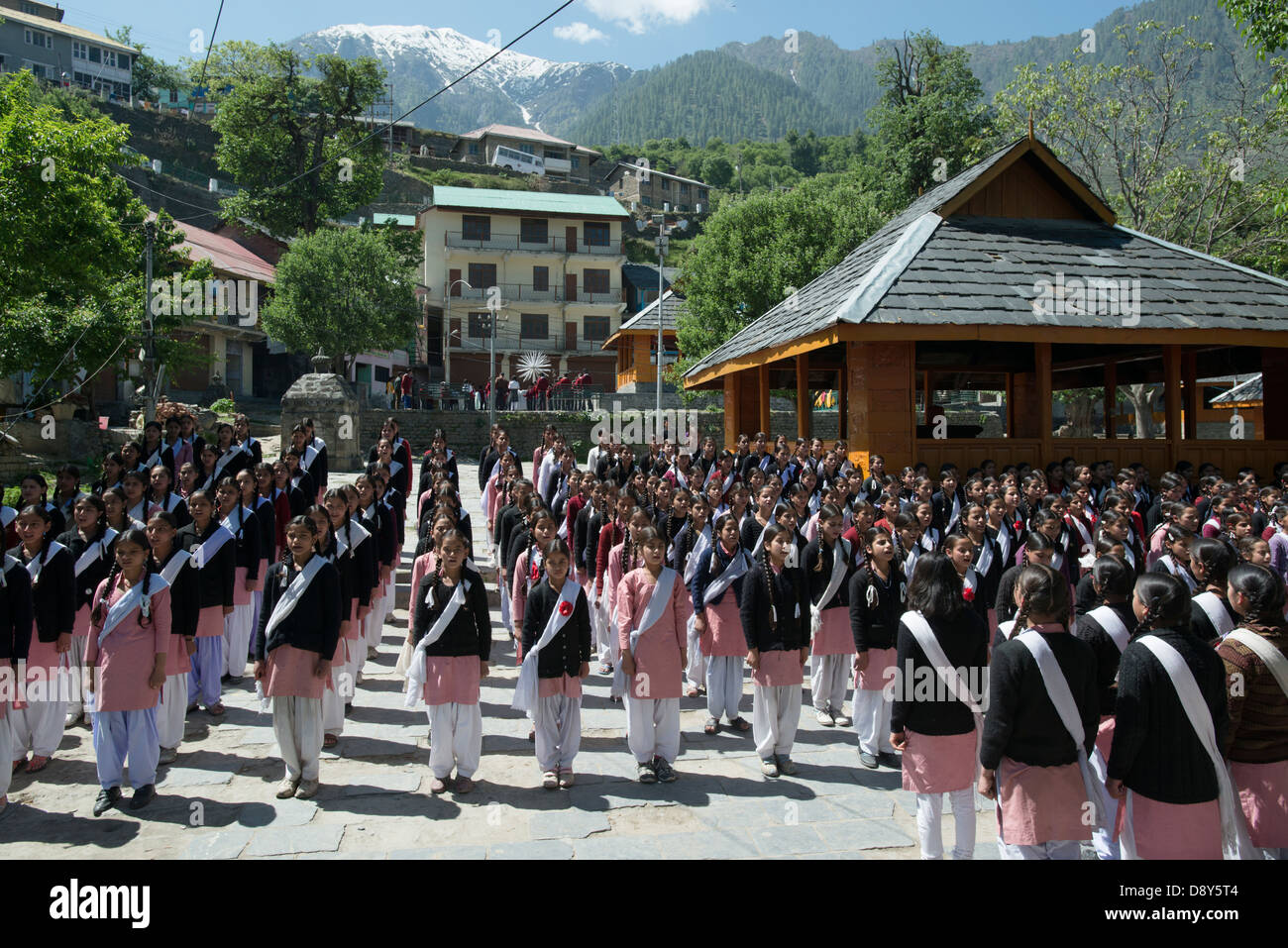 Indian schoolgirls in school uniform hi-res stock photography and ...