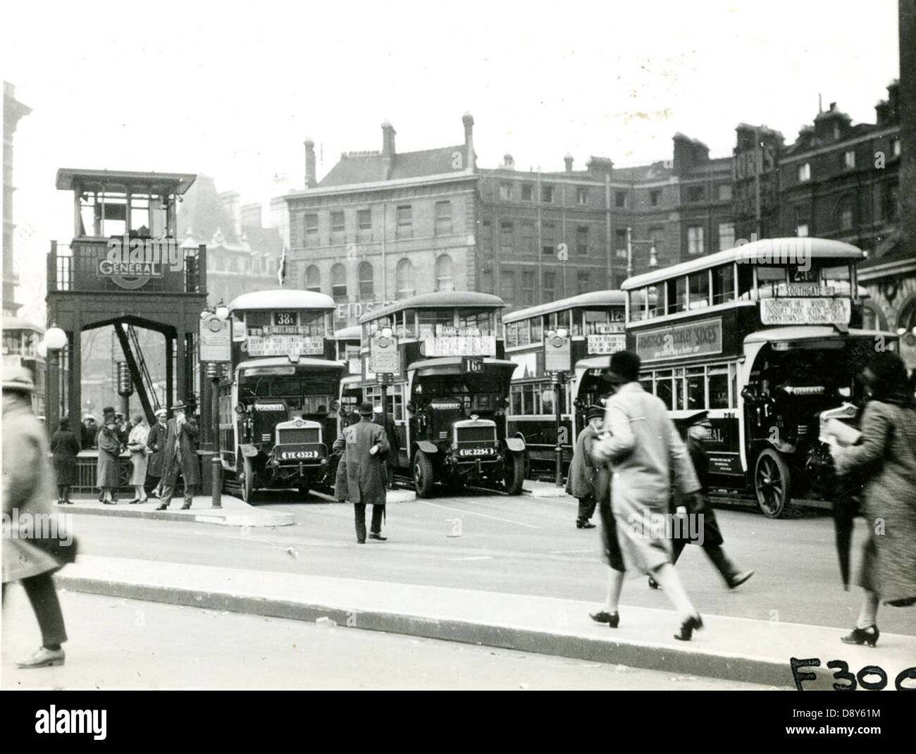 Victoria bus station in London 1927 Stock Photo Alamy