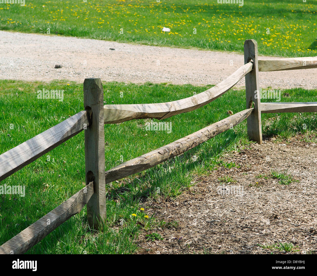 Gravel path wooden fence hi-res stock photography and images - Alamy