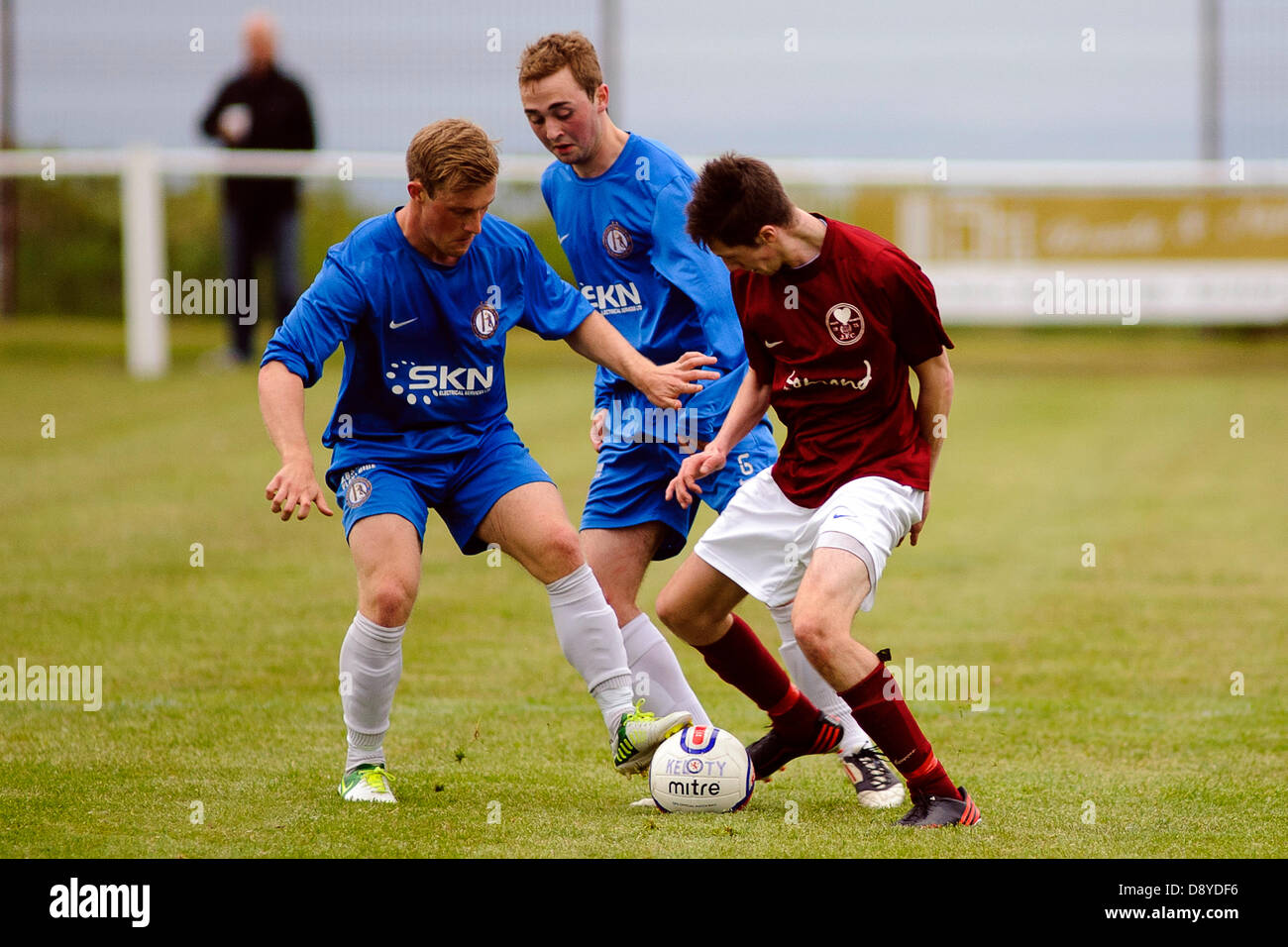 Kelty, Fife, Scotland, UK. 5th June 2013. Kelty's Jason Penman (right
