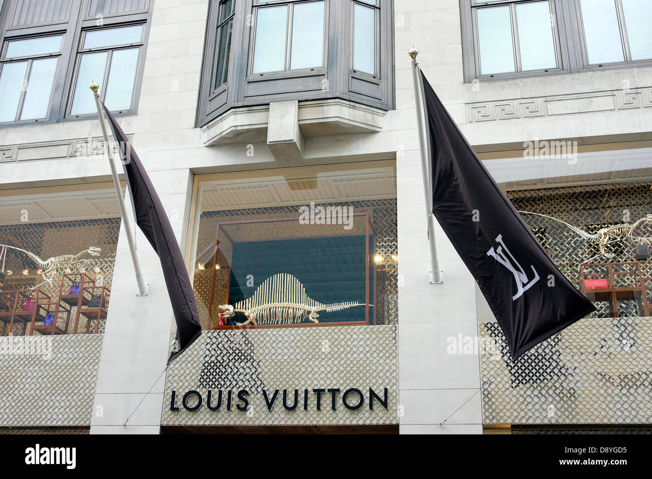 Louis vuitton new bond street london hi-res stock photography and images -  Alamy
