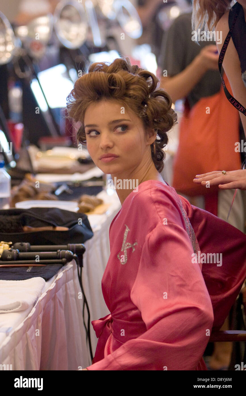 Nov 15, 2008 - Miami Beach, Florida, U.S. - Model MIRANDA KERR getting