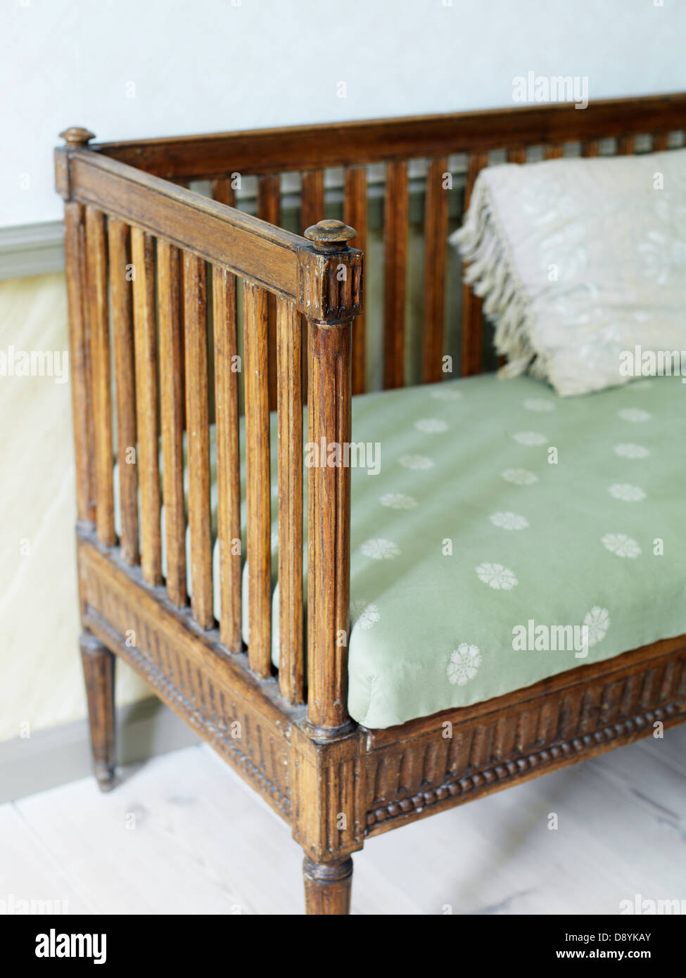 An old sofa Stock Photo - Alamy