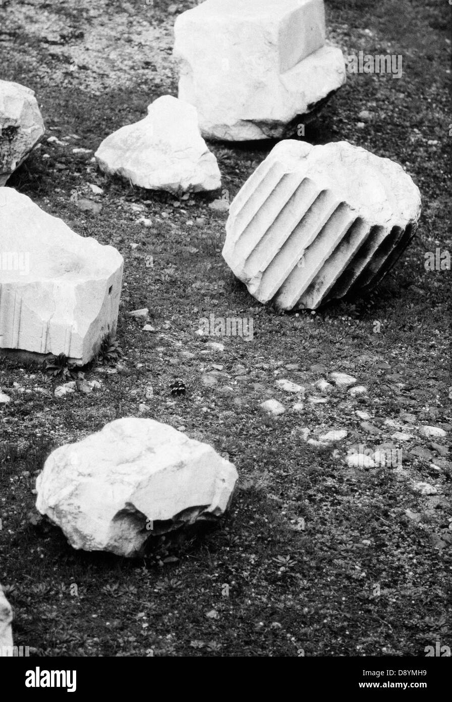 Monument stones Black and White Stock Photos & Images - Alamy