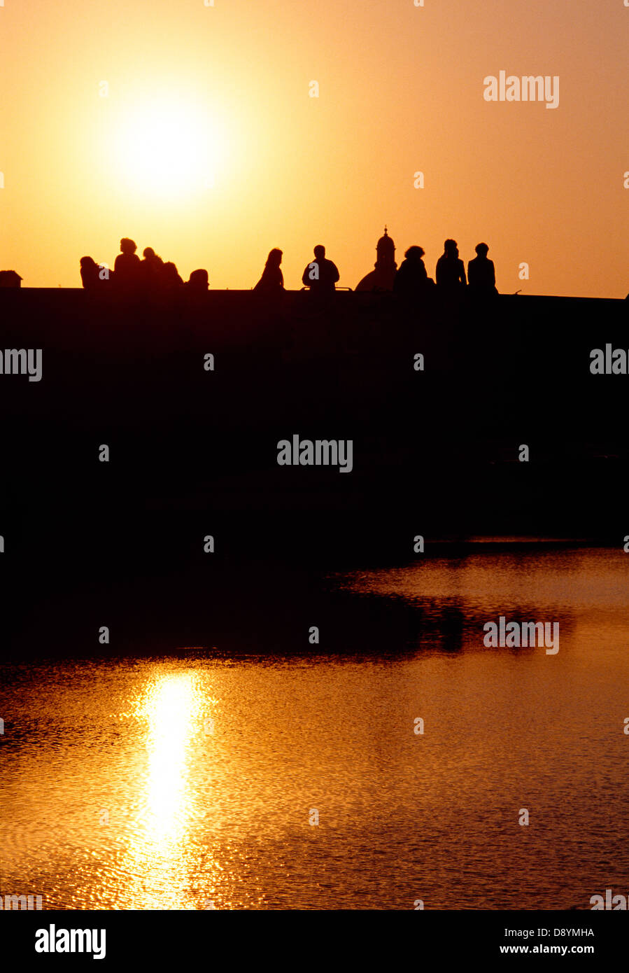 Silhouette people on bridge hi-res stock photography and images - Alamy