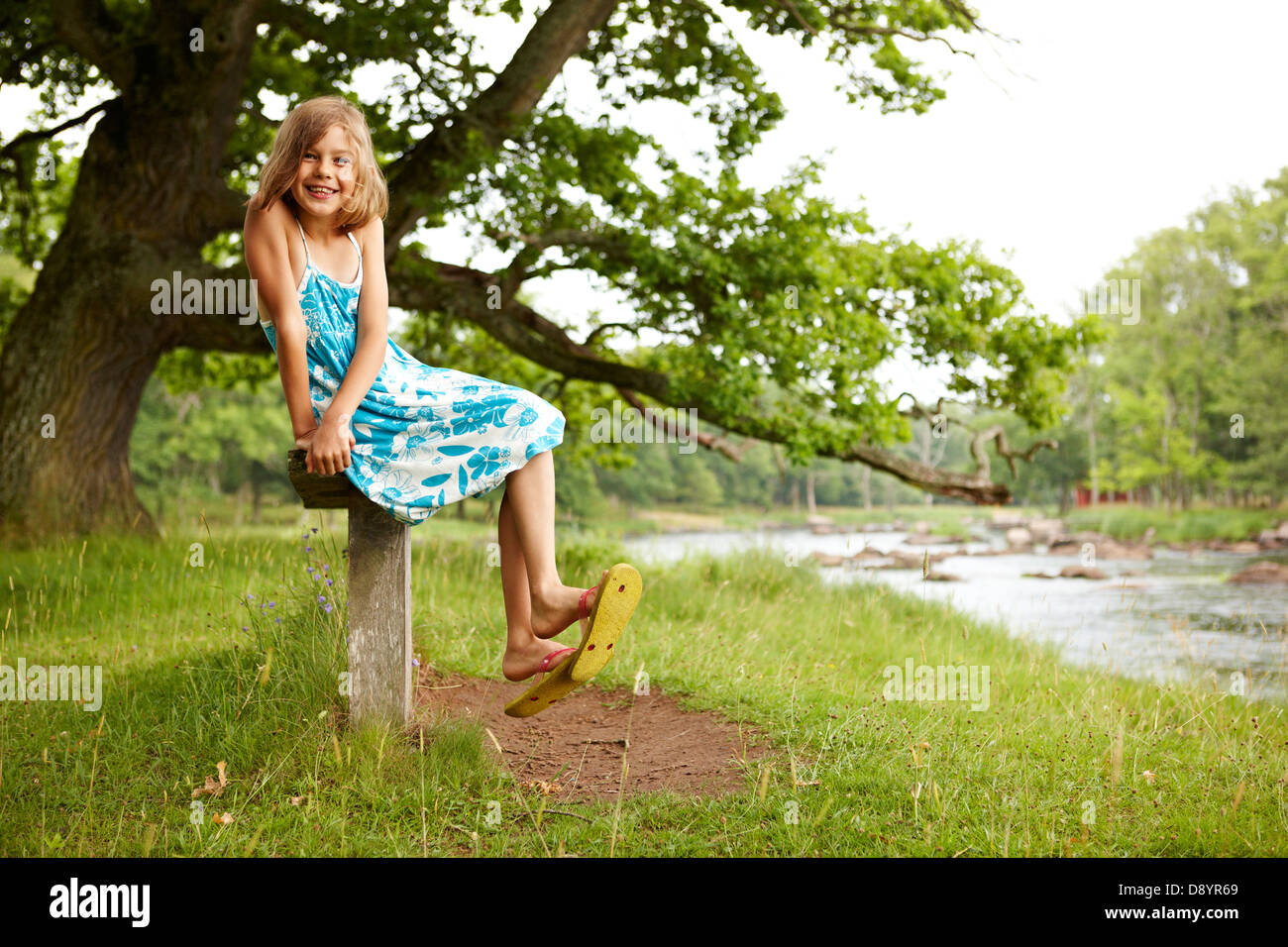 Girl sitting on bench hi-res stock photography and images - Alamy