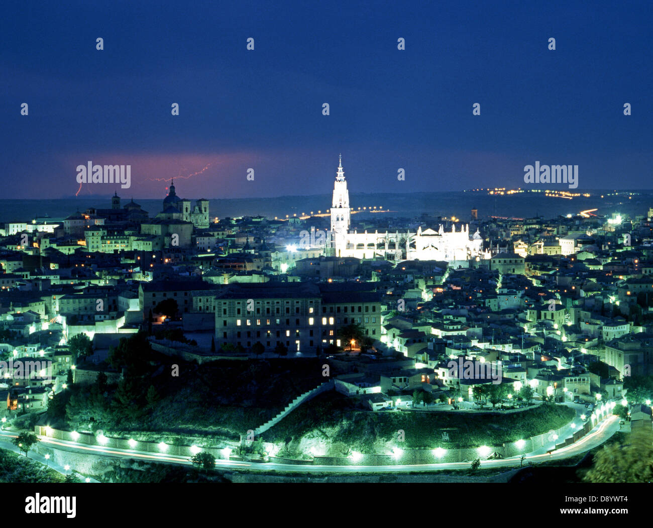 Lightning strike building hi-res stock photography and images - Alamy