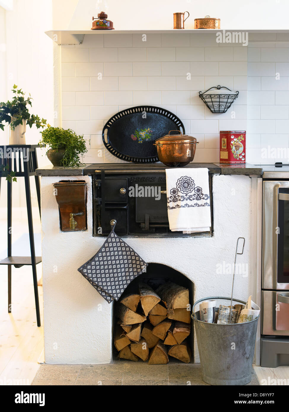 An old fashioned wood stove in a kitchen Stock Photo - Alamy