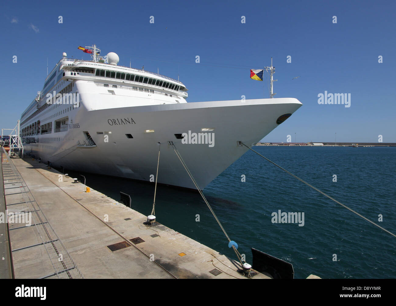 P&O / P and O Cruise Line Cruise Ship “ORIANA” ( 260 mtrs) - on berth on Estacio Maritima No. 1 - in the Port of Palma Stock Photo