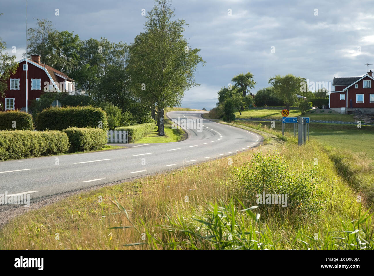 Houses along no road hi-res stock photography and images - Alamy