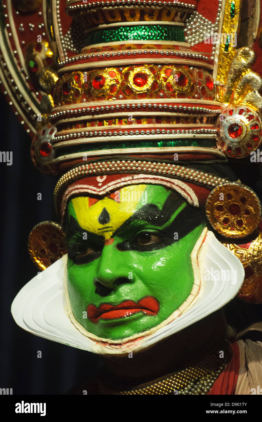 traditional Kathakali dance performer in Kerala, India Stock Photo - Alamy