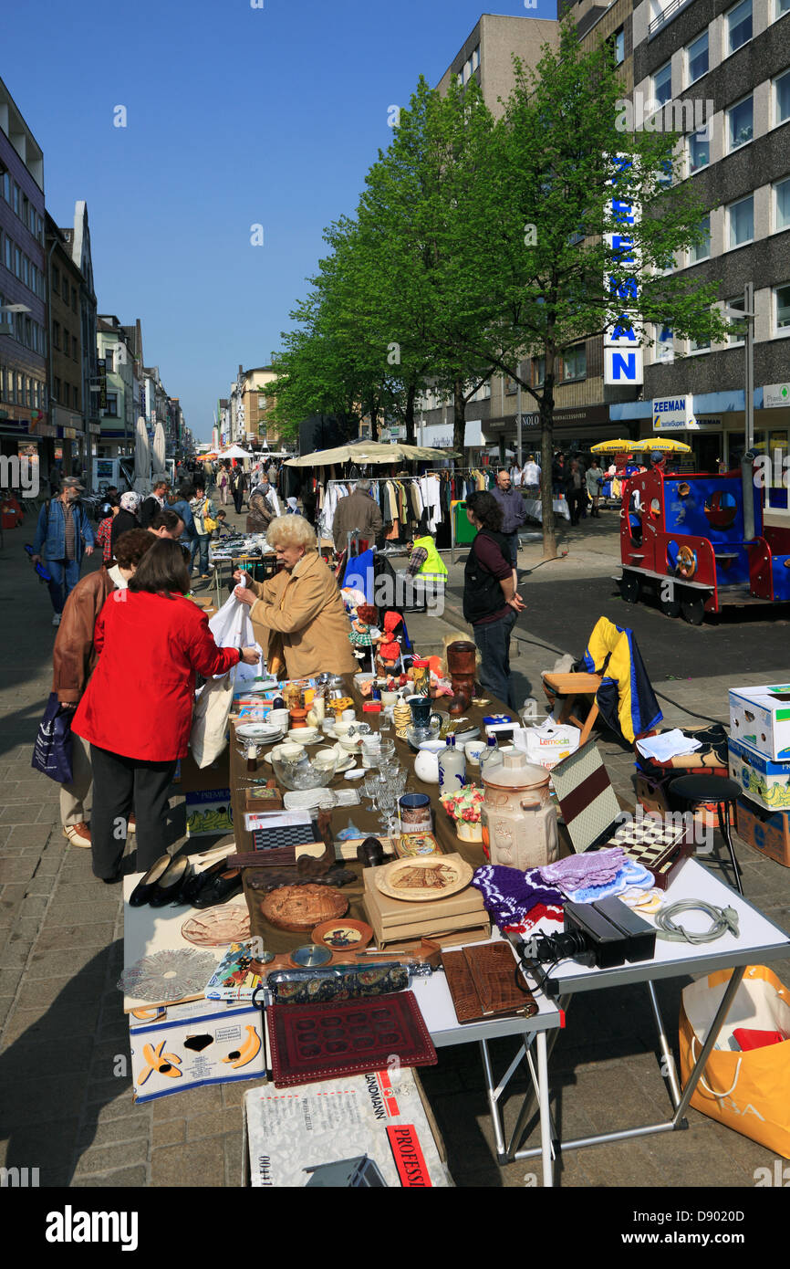 D-Oberhausen, Lower Rhine, Ruhr area, Rhineland, North Rhine-Westphalia, NRW, junk market on the Marktstrasse, stall Stock Photo