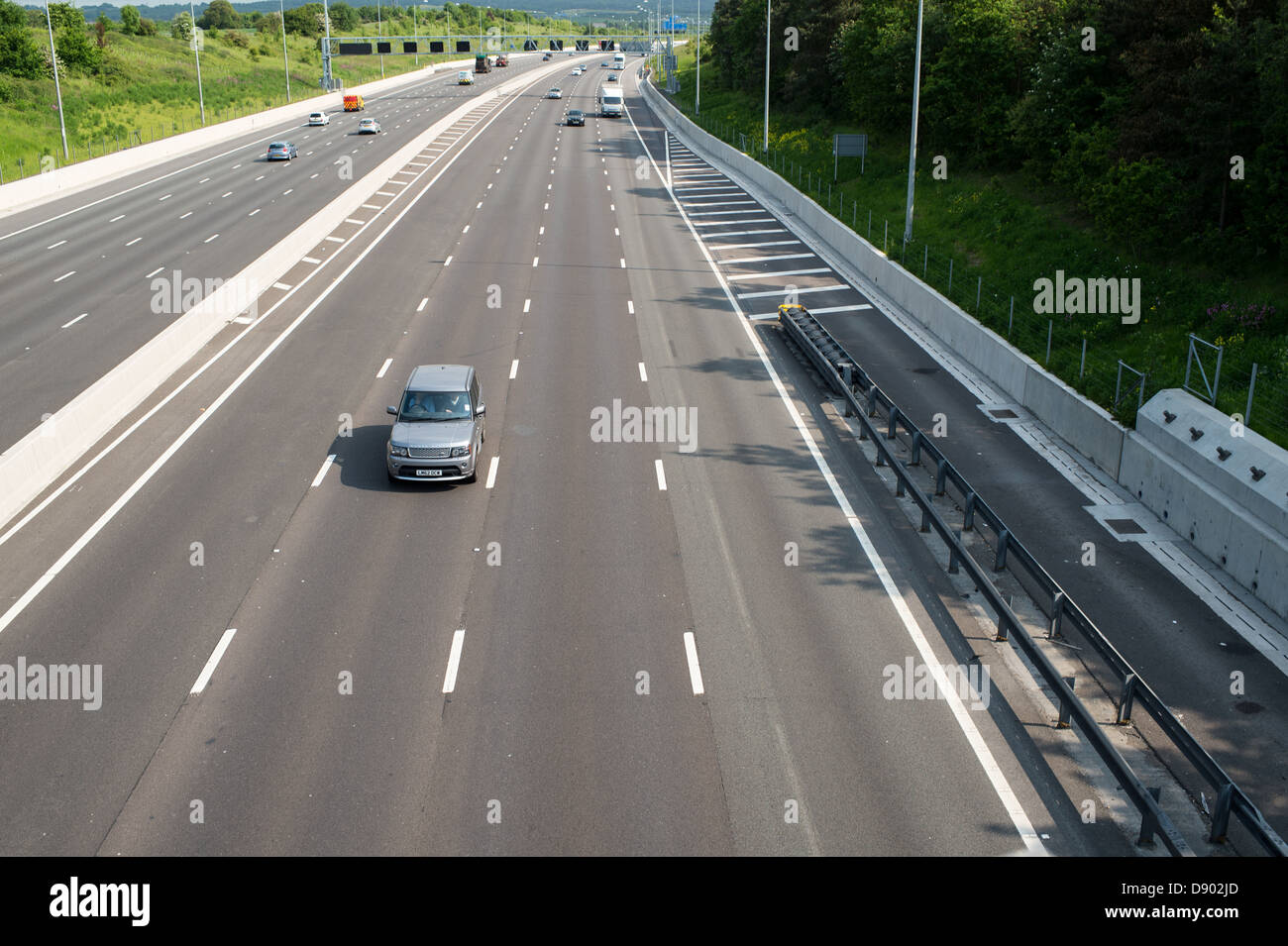 Vehicles using the middle lane of M25 motorway when middle inner lanes