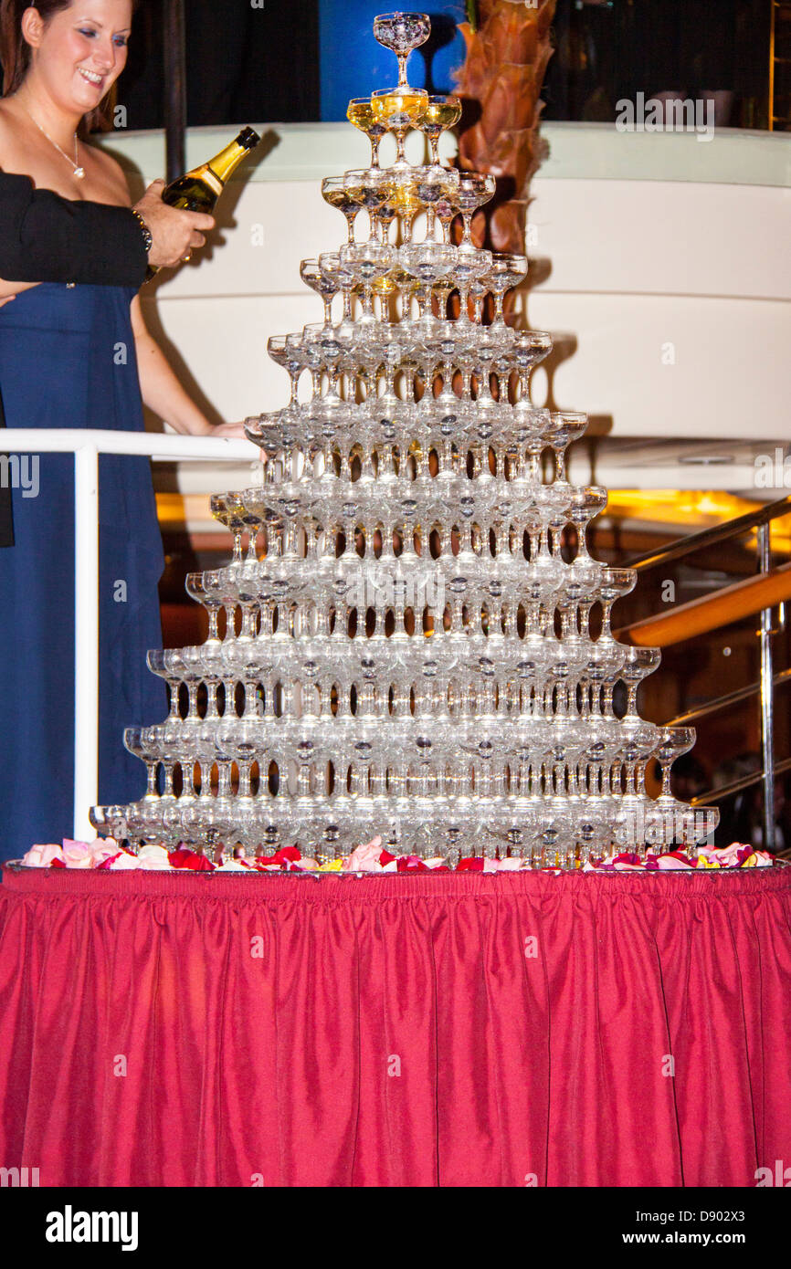 Pouring champagne fountain hi-res stock photography and images - Alamy