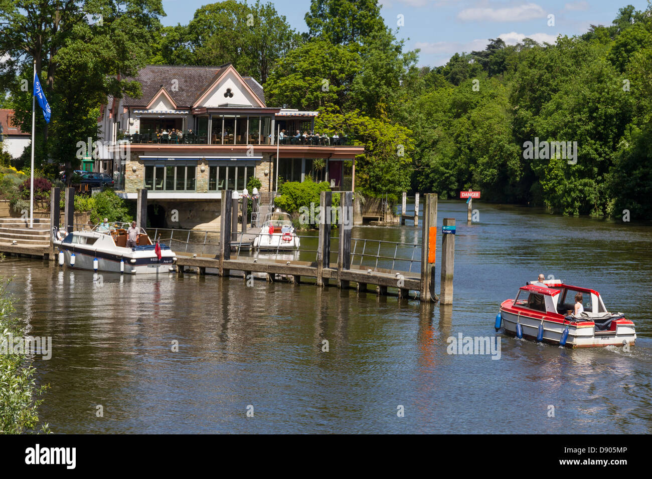England Berkshire, Maidenhead, river Thames, Boulter's Lock restaurant Stock Photo