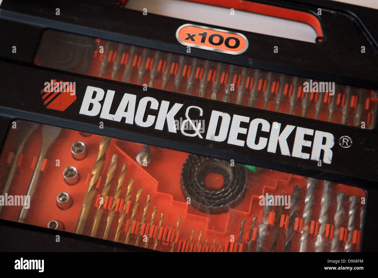 https://c8.alamy.com/comp/D908FM/black-decker-screwdriver-bit-and-drill-set-D908FM.jpg