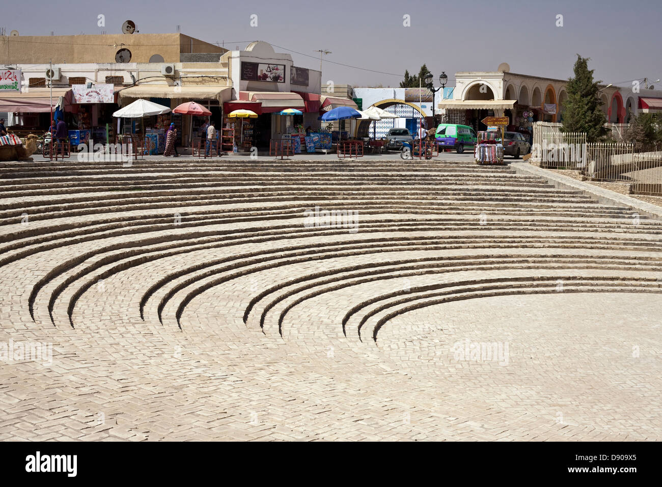 traders at the steps of the roman amphitheatre in el djem tunisia Stock Photo