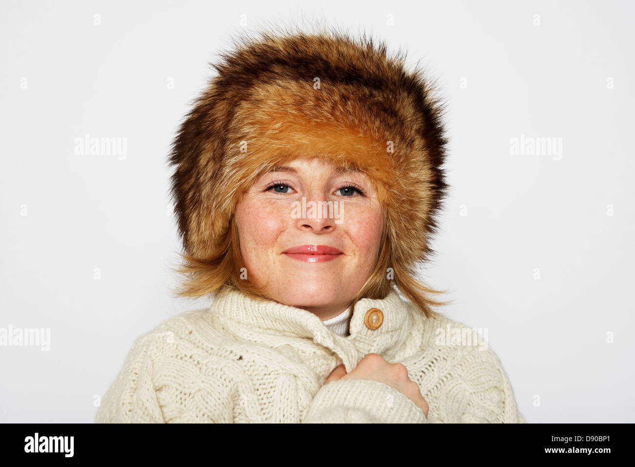 Woman wearing white fur hi-res stock photography and images - Alamy