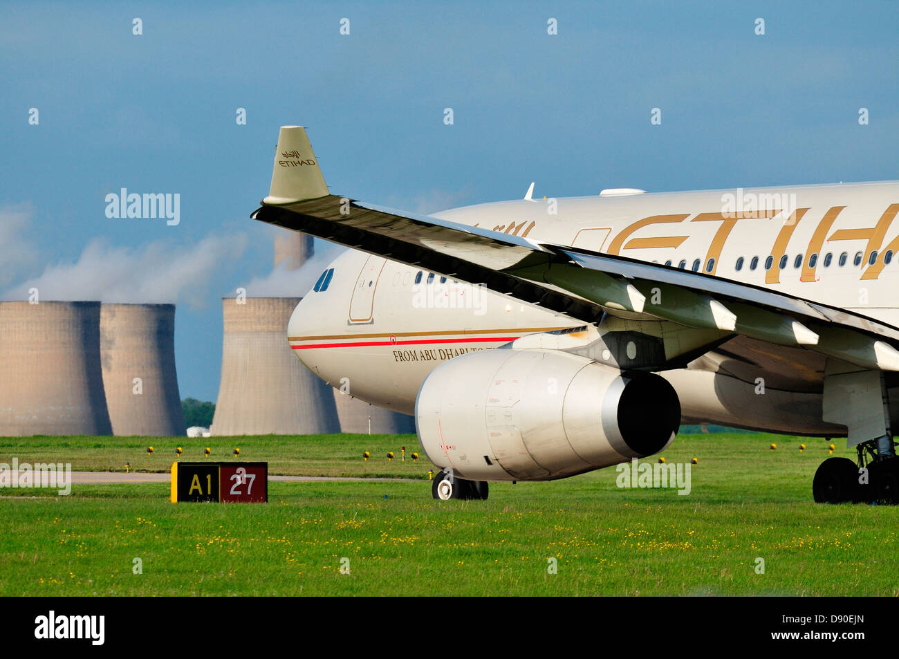 Global blue airport hi-res stock photography and images - Page 11 - Alamy