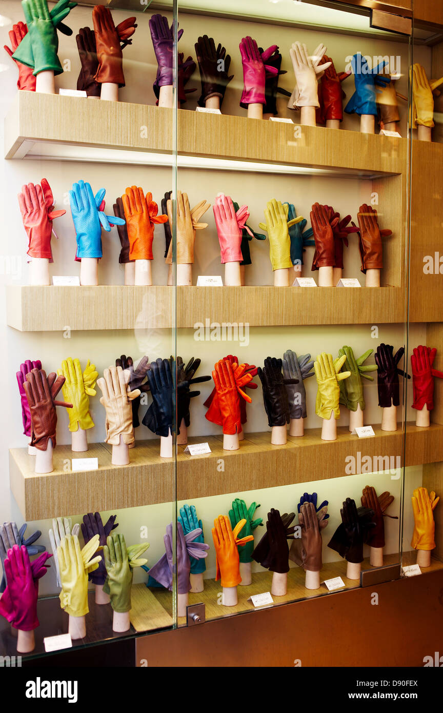 Gloves Shop Window High Resolution Stock Photography and Images Alamy