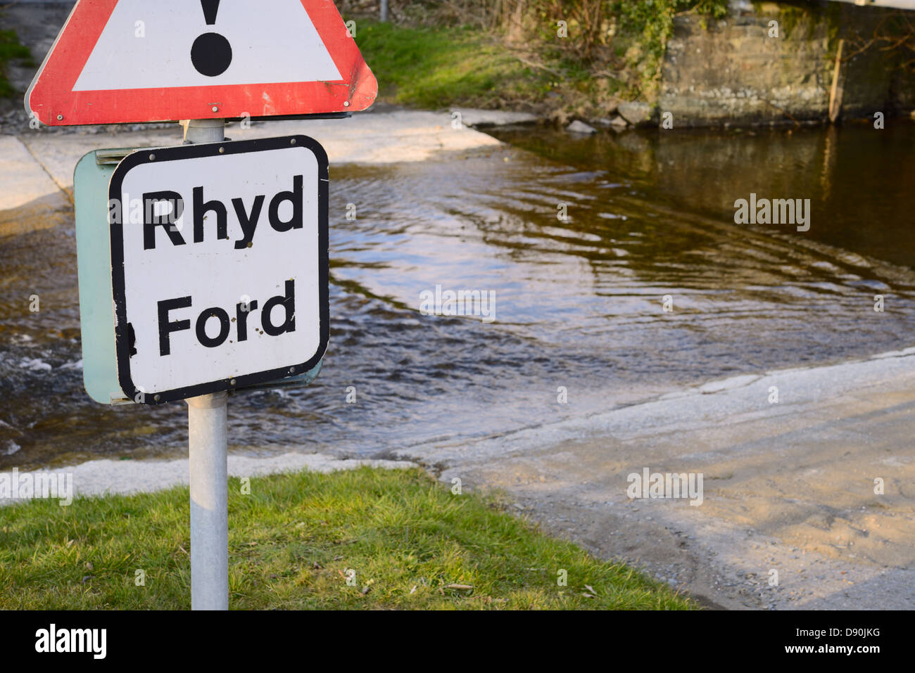 Bilingual sign in Welsh and English warning of a river crossing or ford, Llanrhystud, Wales, UK Stock Photo